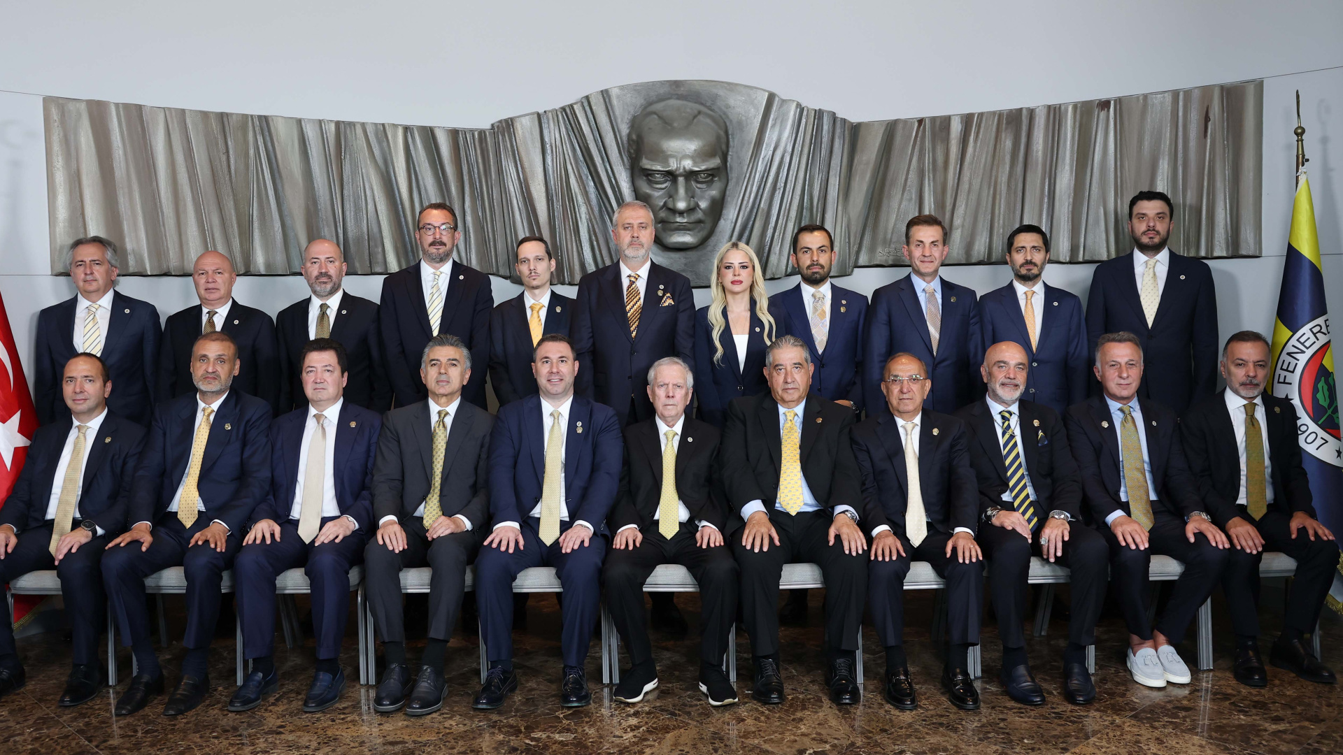 Fenerbahçe'de Aziz Yıldırım Başkanlığında İlk Yönetim Kurulu Toplantısı Yapıldı
