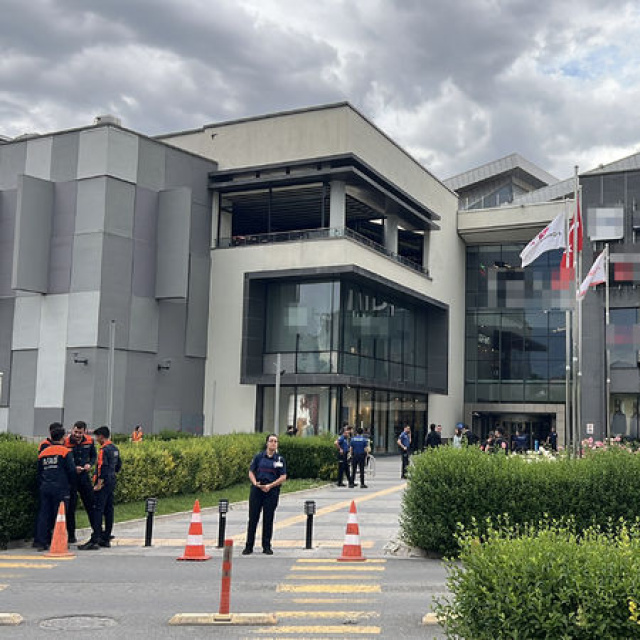 AVM'de asılsız 'canlı bomba' ihbarı