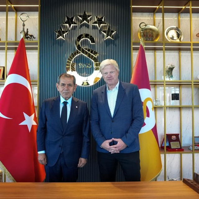 Oliver Kahn'dan Galatasaray'a ziyaret!