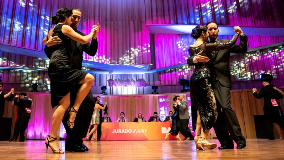 Tango rüzgarı AKM'de esiyor