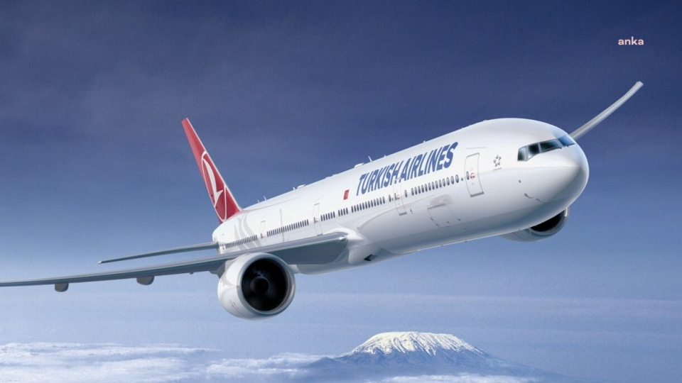 THY uçağının sağ kanadı antene çarptı
