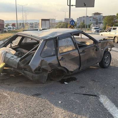 TIR ile çarpışan otomobil takla attı: 1 ölü, 2 yaralı