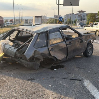 TIR ile çarpışan otomobil takla attı: 1 ölü, 2 yaralı