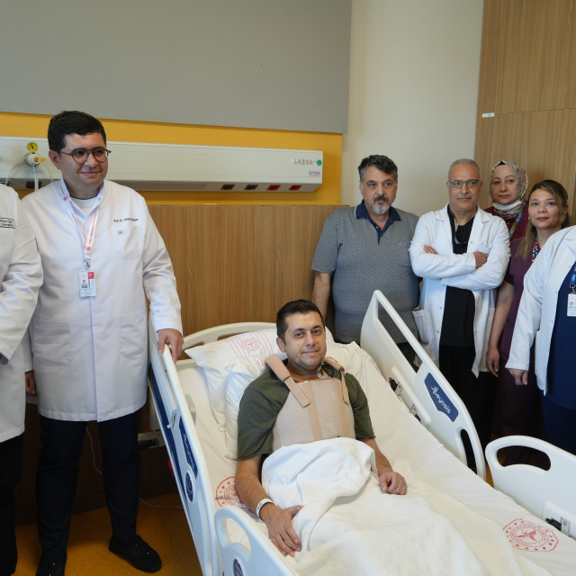 Aortu yırtıldı! Yapay damarla hayata tutundu
