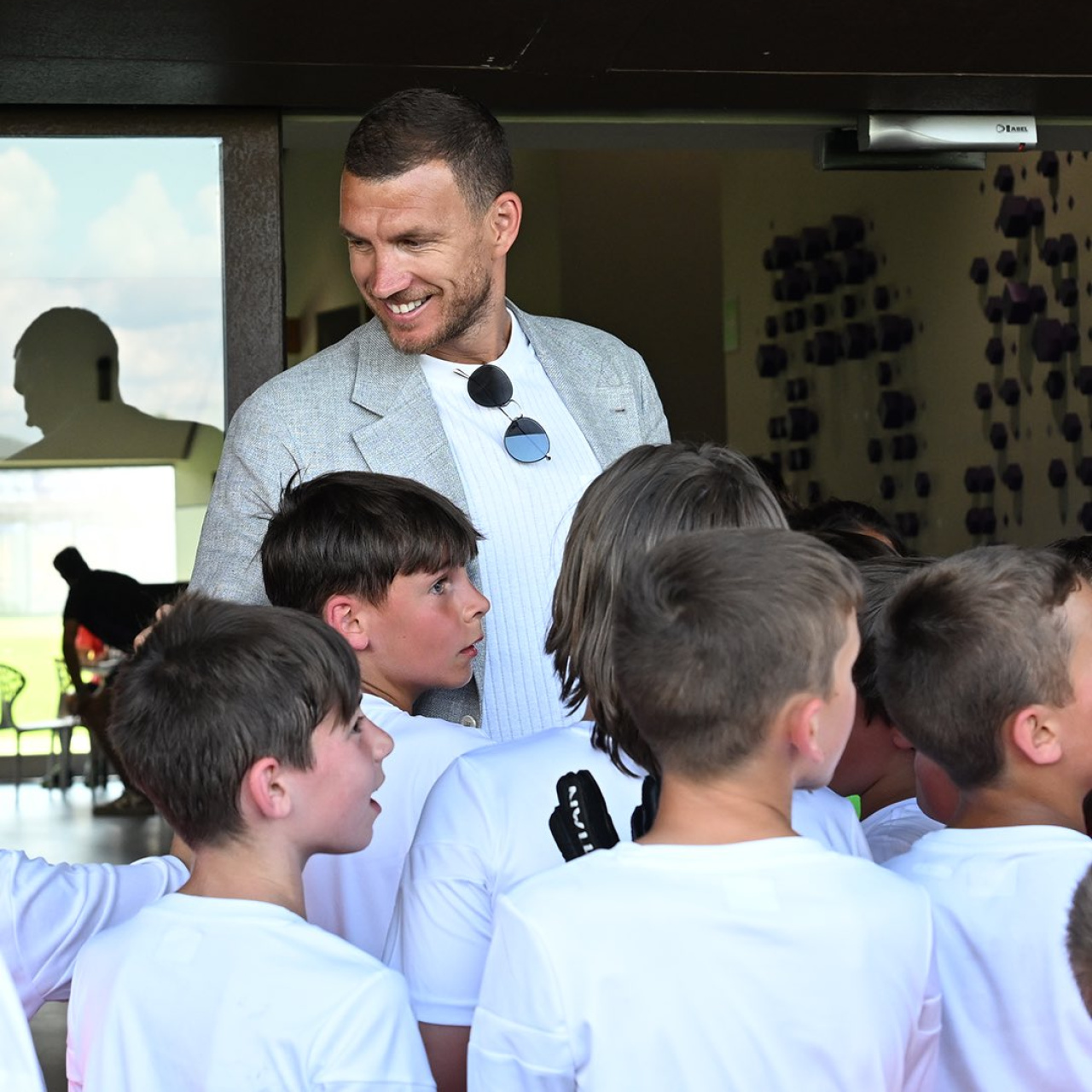 Dzeko'dan çocuklara duygusal mektup