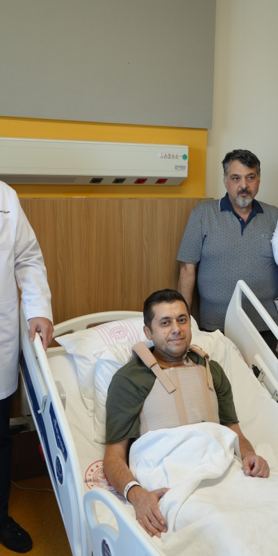 Aortu yırtıldı! Yapay damarla hayata tutundu
