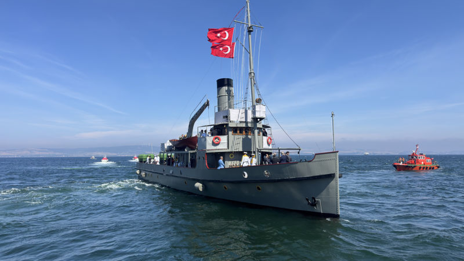 TBMM Başkanı Kurtulmuş, Çanakkale'de Nusret Mayın Gemisi'yle Boğazı Geçti