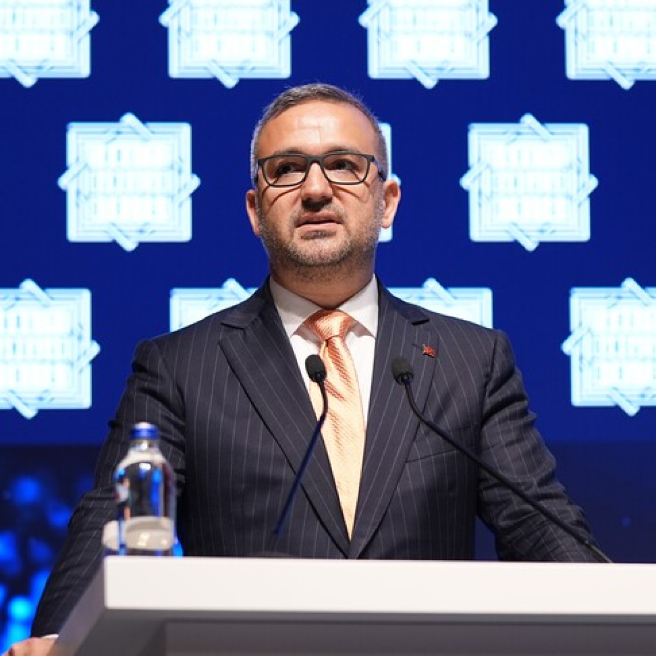 ''Kredi büyümesindeki dalgalanmaları yönetmek için büyüme sınırlarını kullanıyoruz''
