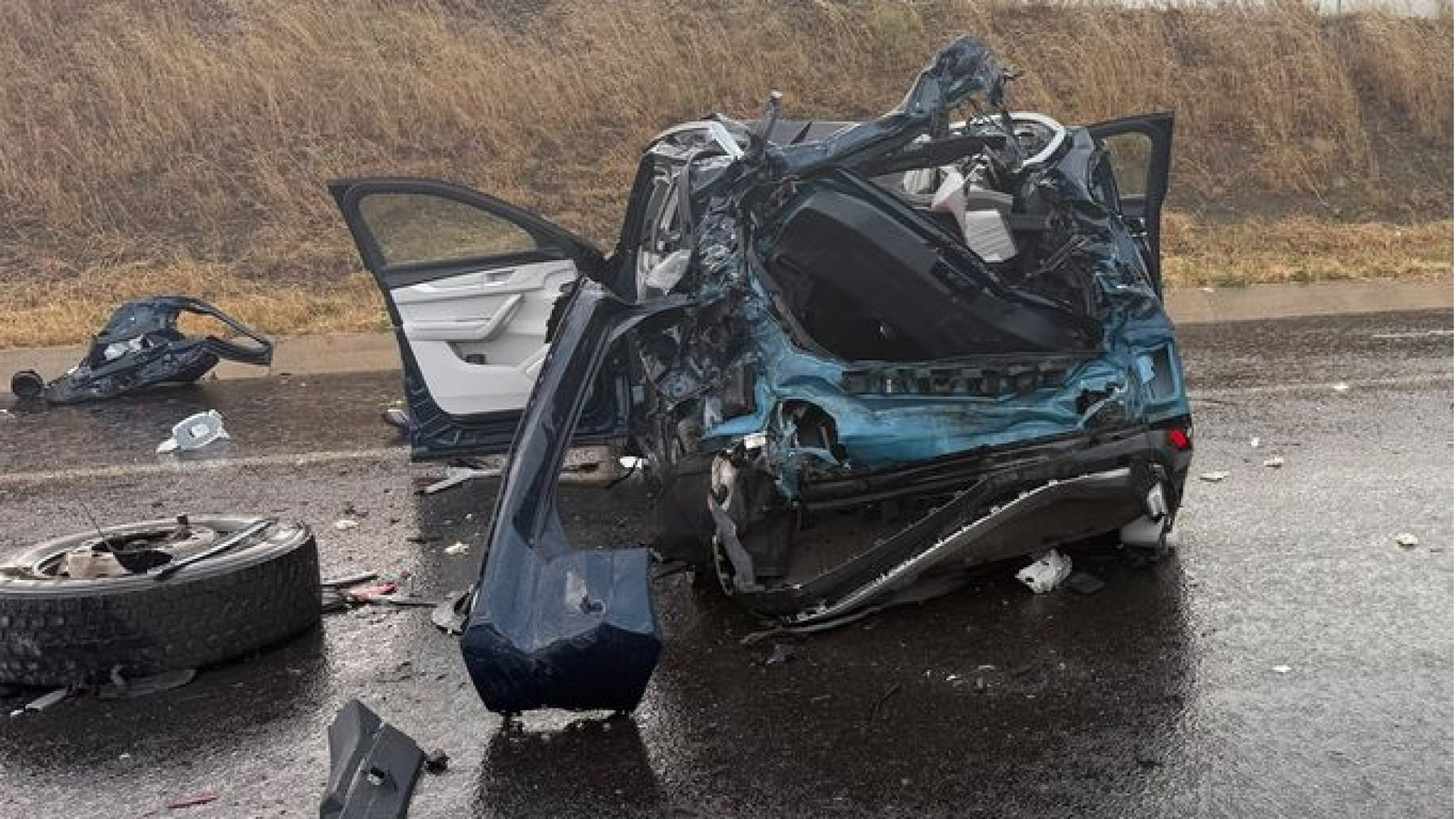 Çanakkale'de otomobil tankere çarptı: 2 ölü, 2 ağır yaralı