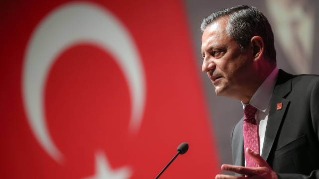 Özgür Özel'in iki seçeneği: Kurumsal savaş ya da yol ayrımı