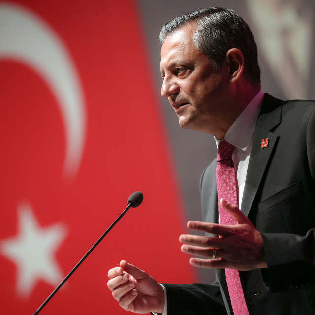 Özgür Özel'in iki seçeneği: Kurumsal savaş ya da yol ayrımı