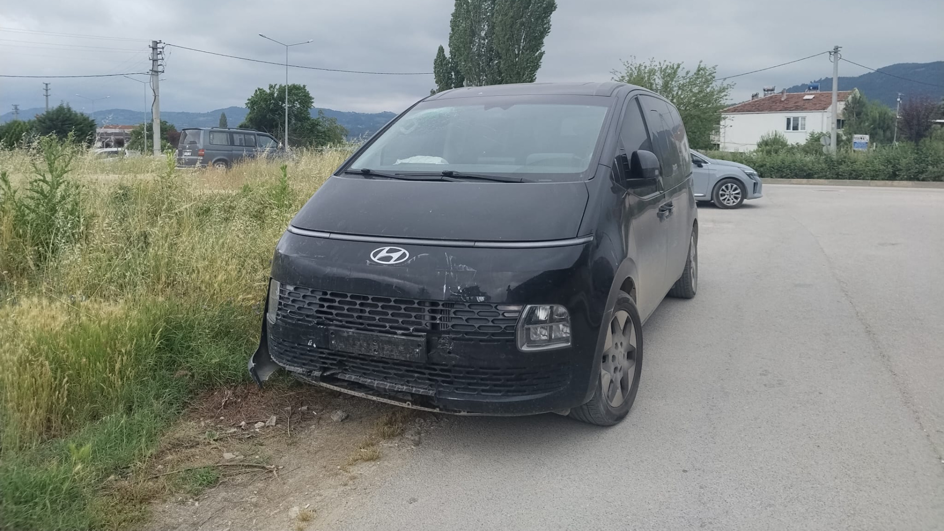 Bursa İnegöl'de 2 Otomobil Çarpıştı: 3'ü Çocuk 9 Kişi Yaralandı