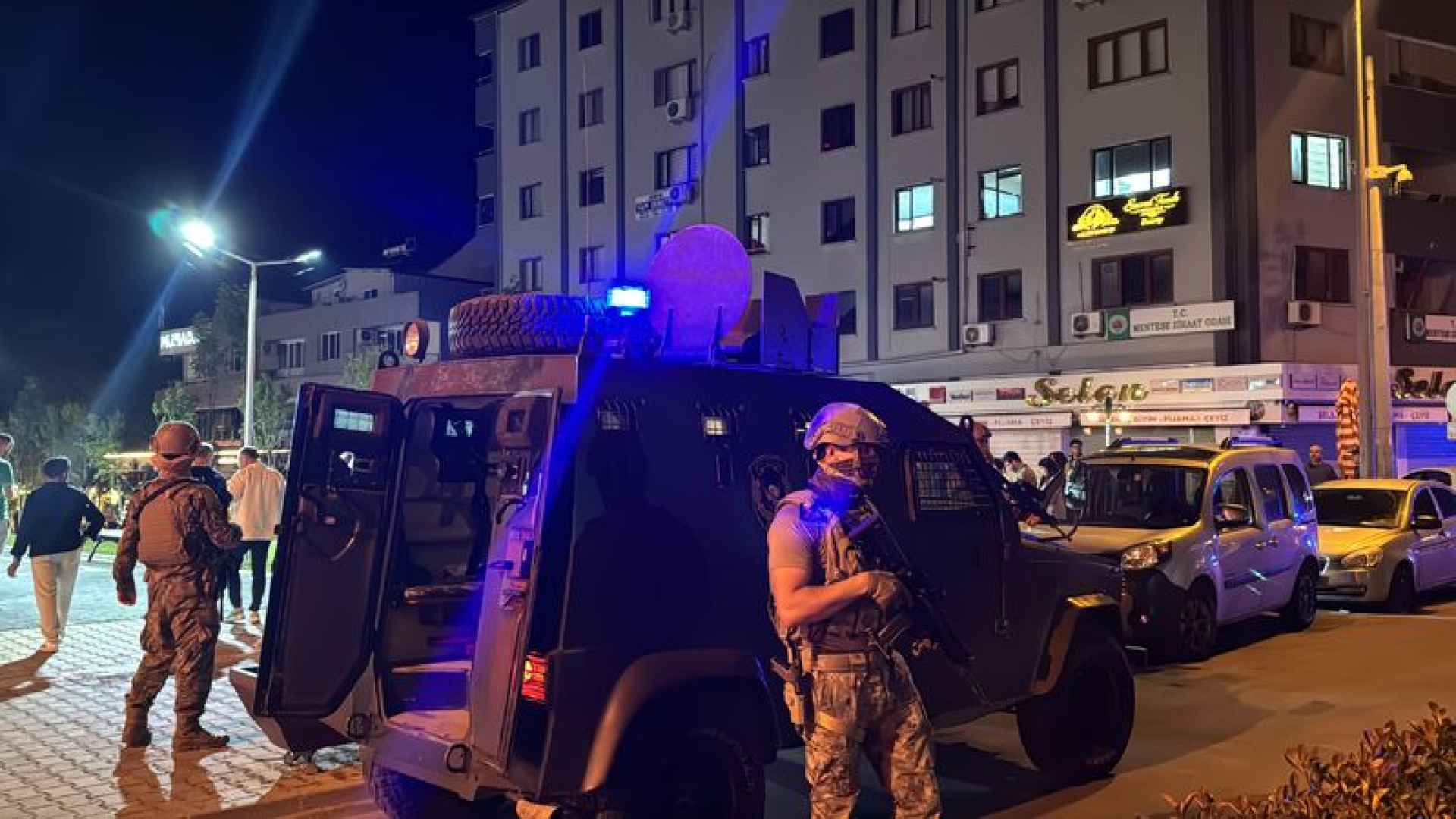 Muğla'da KADES ihbarına silahlı saldırı: 1 polis, 2 kişi ağır yaralı