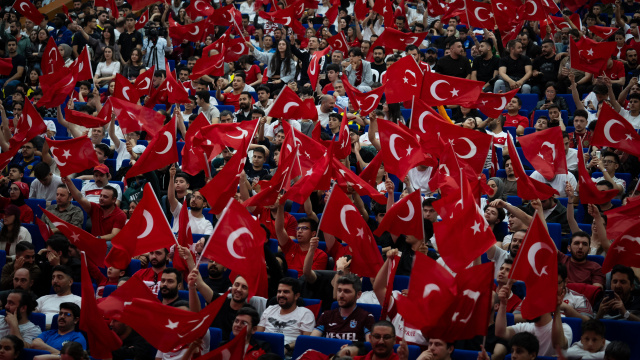 Türkiye'de milli maç heyecanı: Meydanlara koştular!