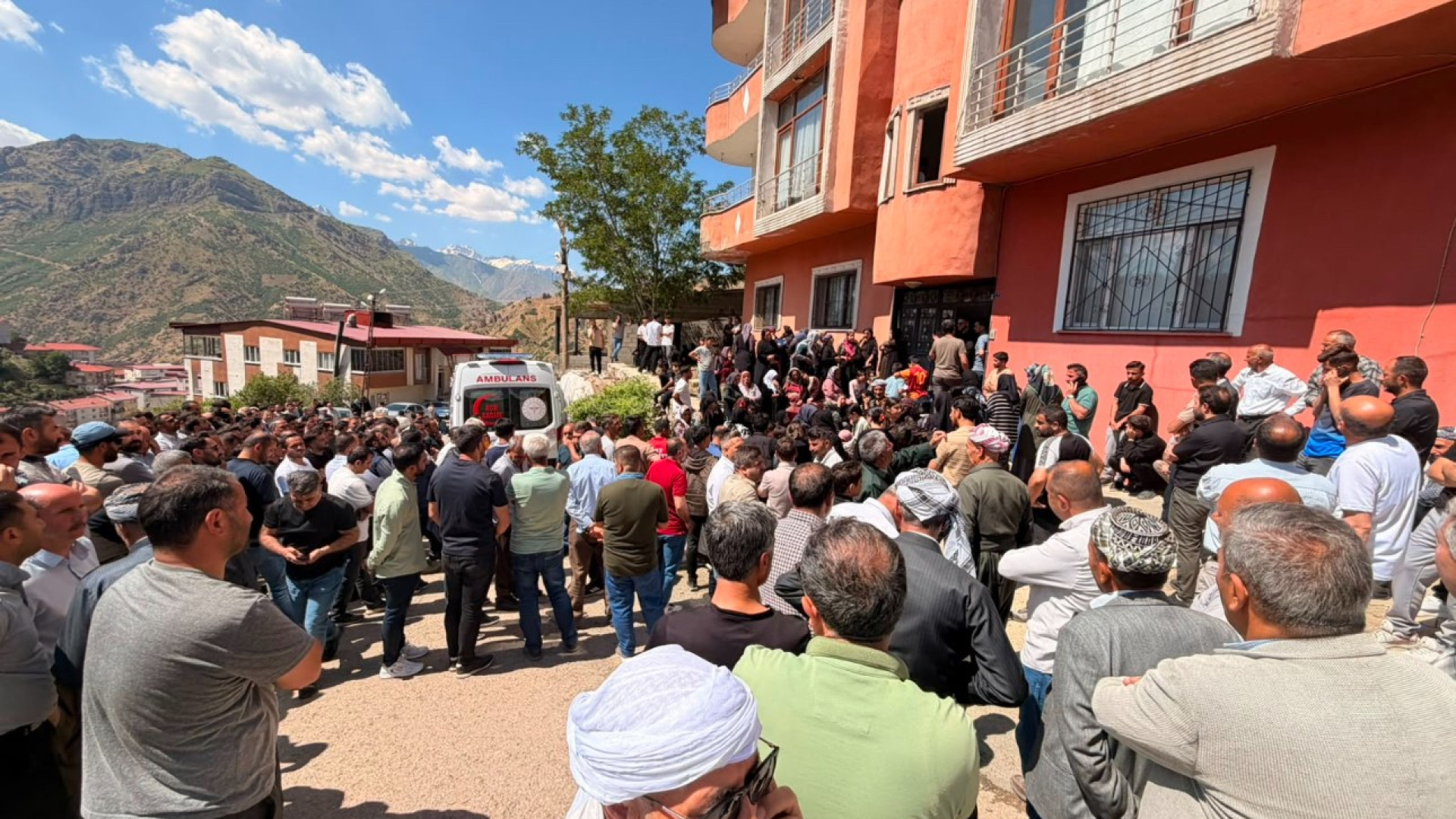 Hakkari'de aile katliamı: Uzman çavuş eşi dahil 4 kişiyi öldürdü