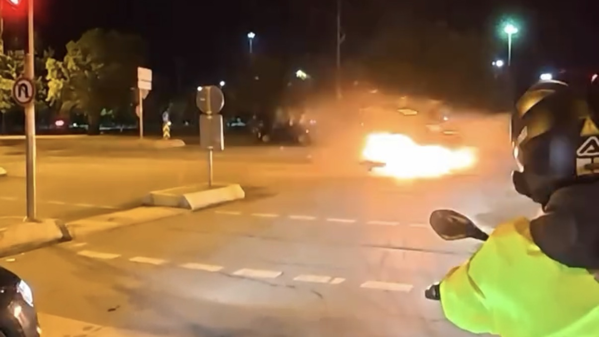 İstanbul Maltepe'de Feci Kaza: Hızla Çarpıştı, Patlama Yaşandı! 3 Yaralı