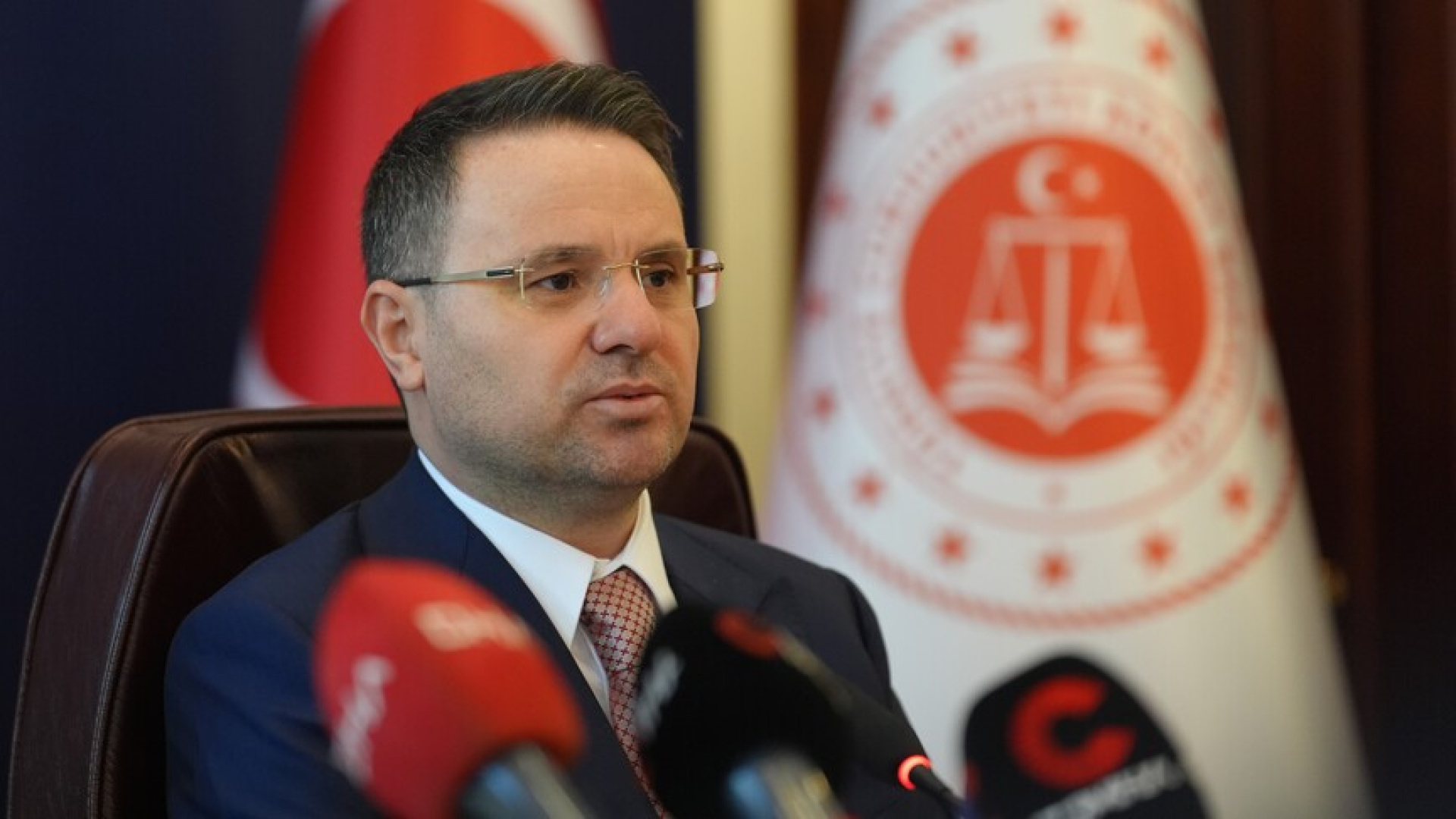 Adalet Bakanı Gürlek, Muğla'da Şehit Olan Polis Memuru İçin Başsağlığı Mesajı Yayımladı