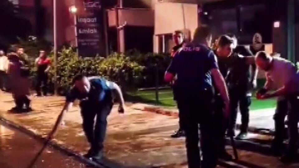 Öfkeli baba, kızını rahatsız eden gencin kulağını kesti