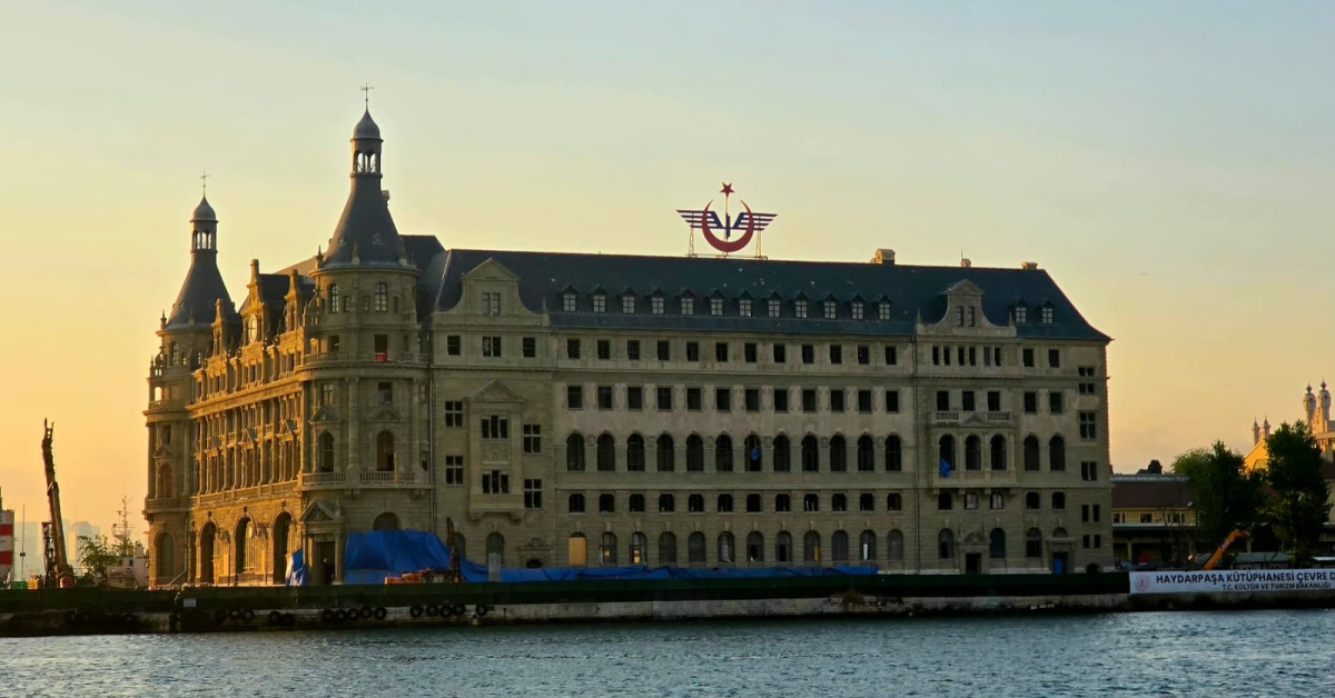 Haydarpaşa Garı'nda iskeleler kalktı, tarihi cephe ortaya çıktı