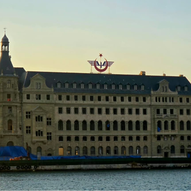 Haydarpaşa'da iskeleler kalktı, tarihi cephe gün yüzüne çıktı