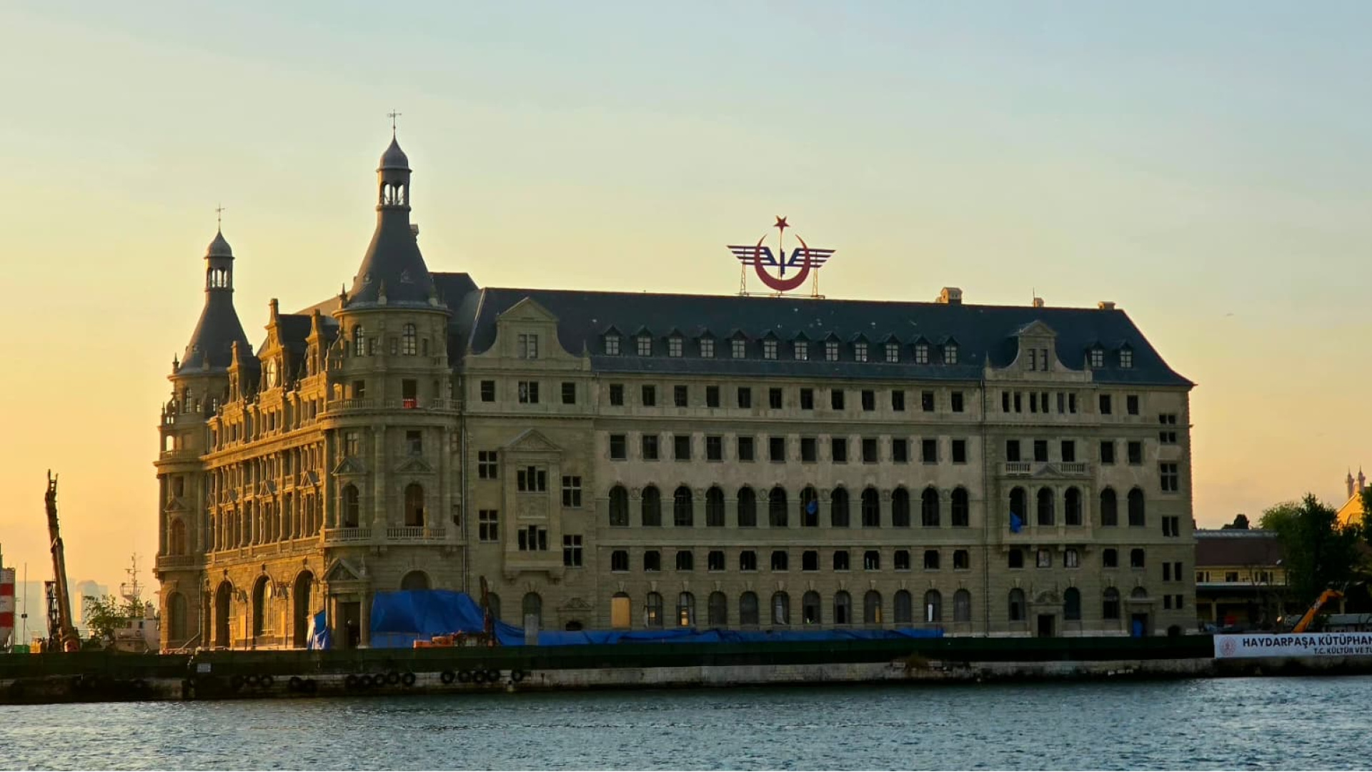 Haydarpaşa Garı'nda iskeleler kalktı, tarihi cephe gün yüzüne çıktı