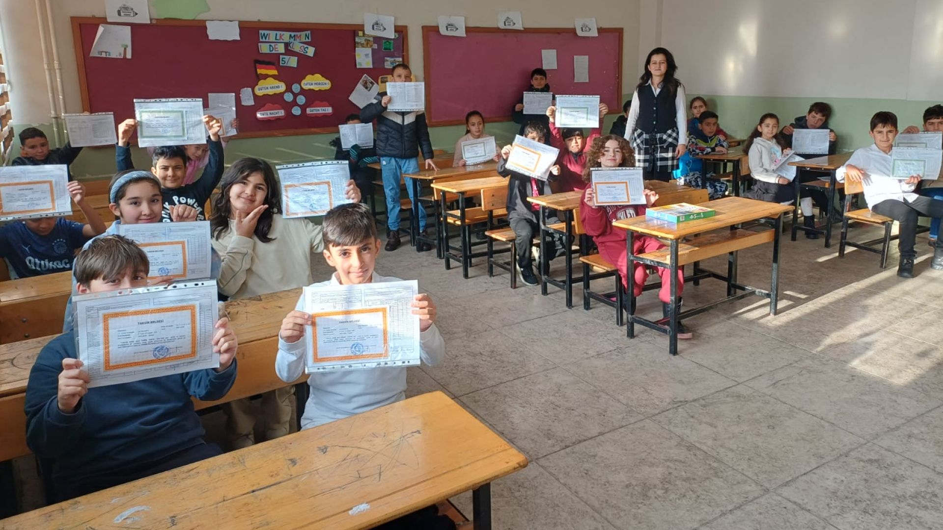 Uzman Psikolog Begüm Özkaya'dan Velilere Karne Uyarısı