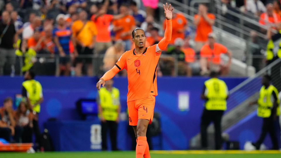 Virgil van Dijk'tan su molalarına tepki!