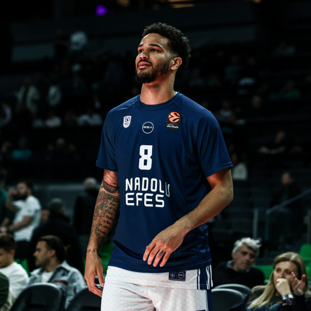 A.Efes, Nick Weiler-Babb'la yollarını ayırdı!
