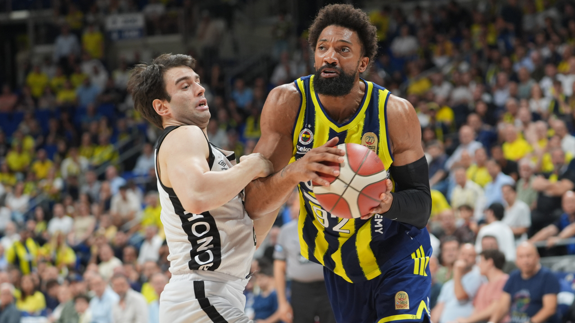 Fenerbahçe Beko, Beşiktaş GAİN'i 93-68 Mağlup Etti, Seride Durum 1-1
