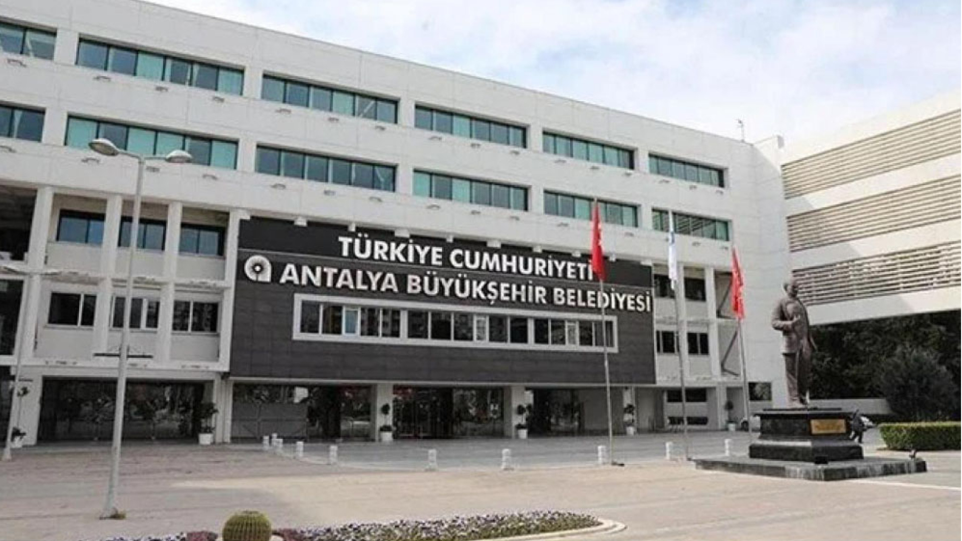 Antalya Büyükşehir Belediyesi'ne operasyon: 10 gözaltı kararı