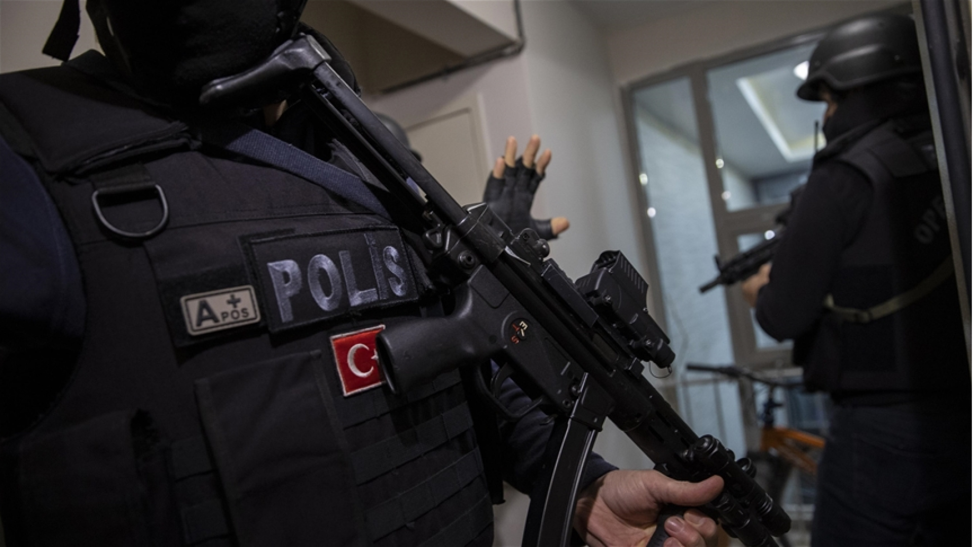 Antalya'da 'Altunlar' suç örgütü operasyonu: 33 tutuklama