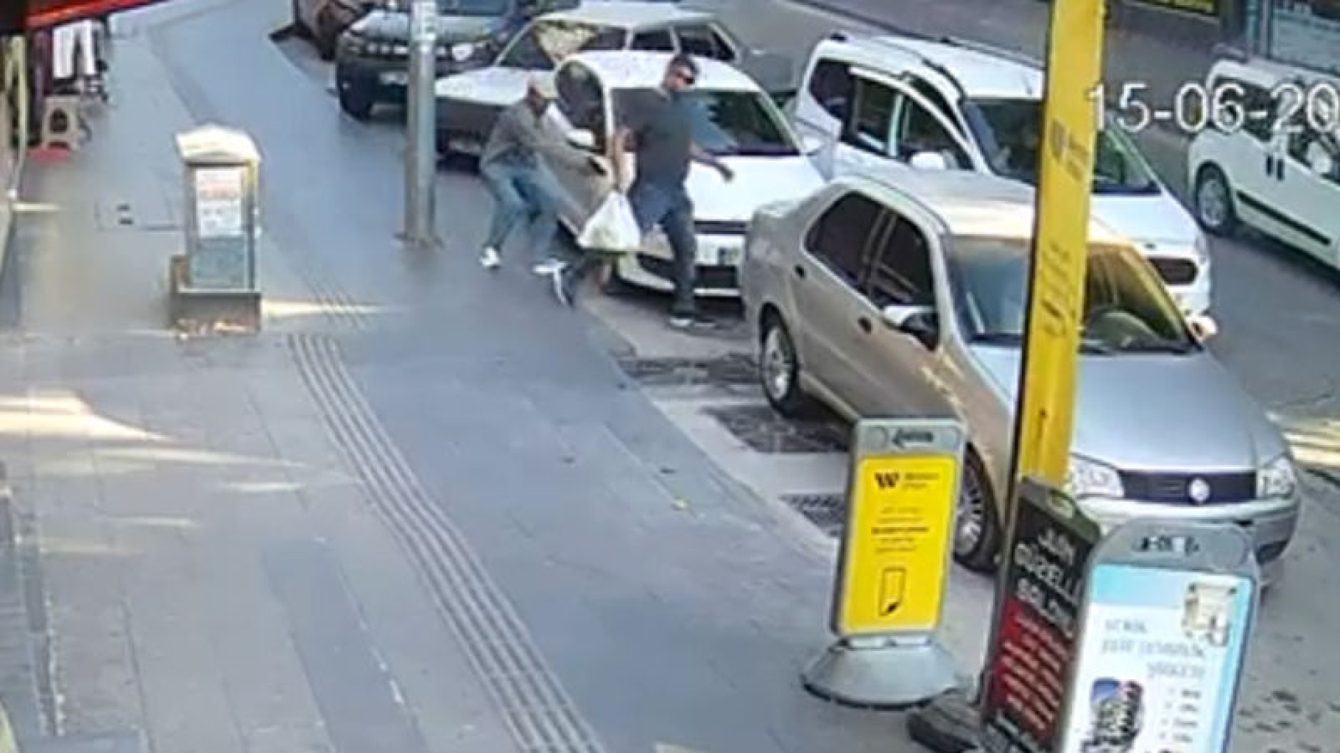 Antalya'da pastane çıkışı silahlı saldırı: Eşinin gözleri önünde vuruldu