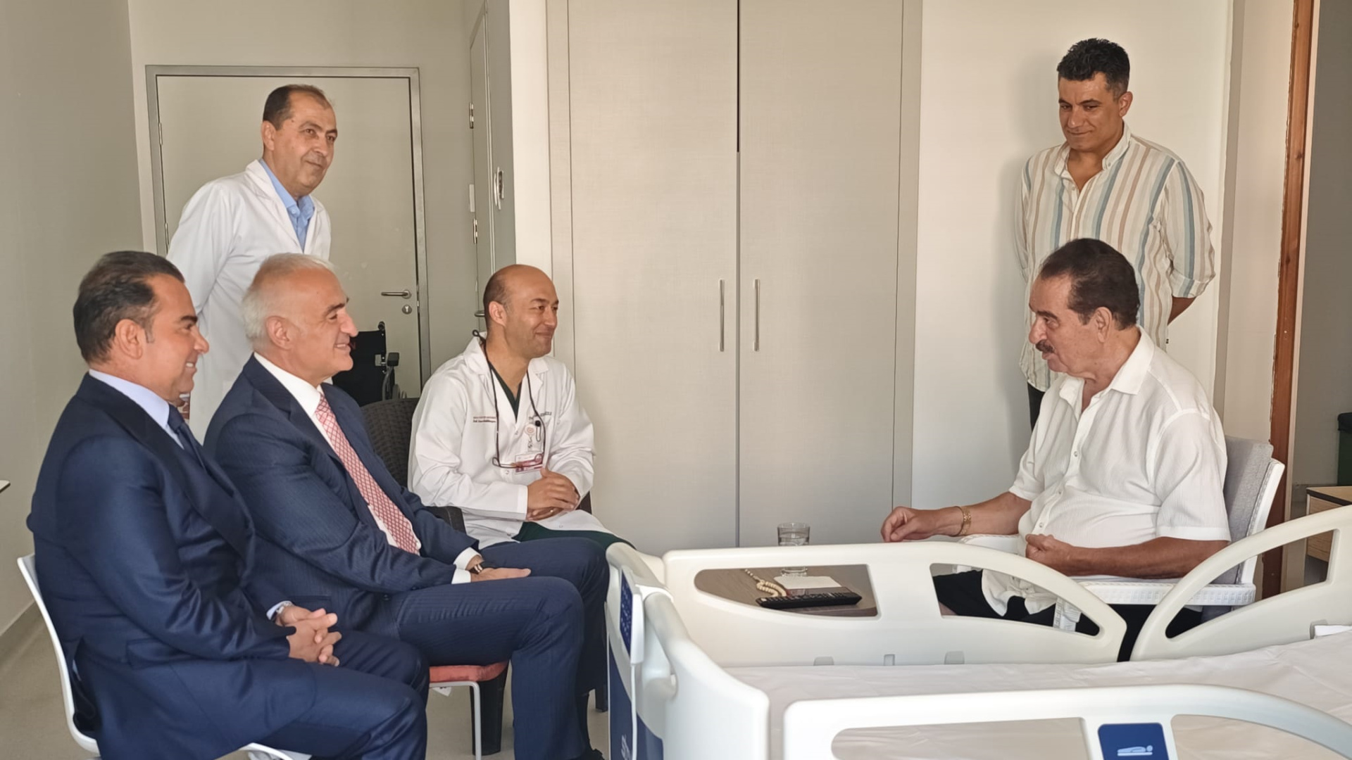 Bakan Mehmet Nuri Ersoy, İbrahim Tatlıses'i Hastanede Ziyaret Etti