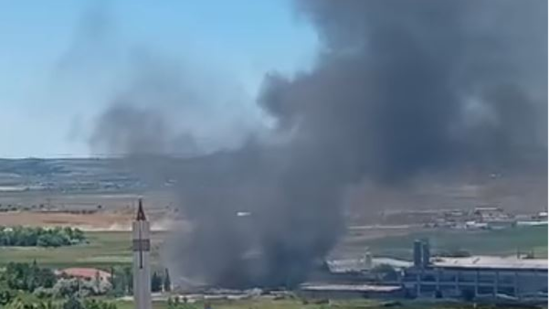 Ankara Gölbaşı'nda alçı fabrikasında yangın: Yoğun duman gökyüzünü kapladı