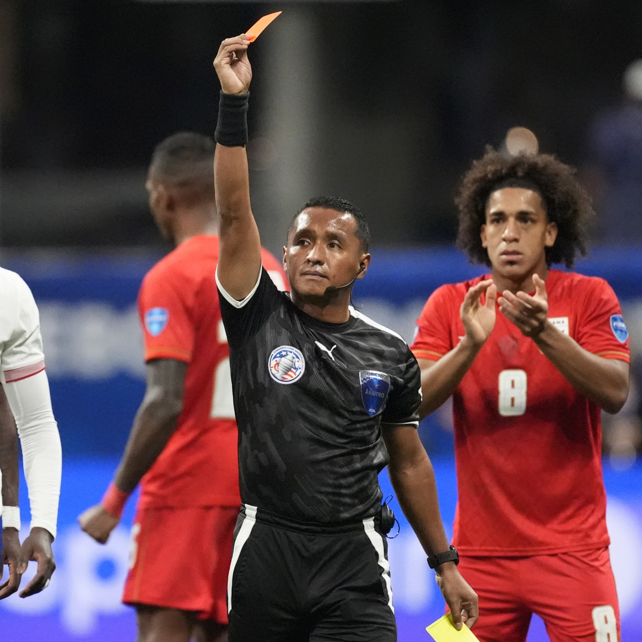 Paraguay maçına El Salvadorlu hakem!