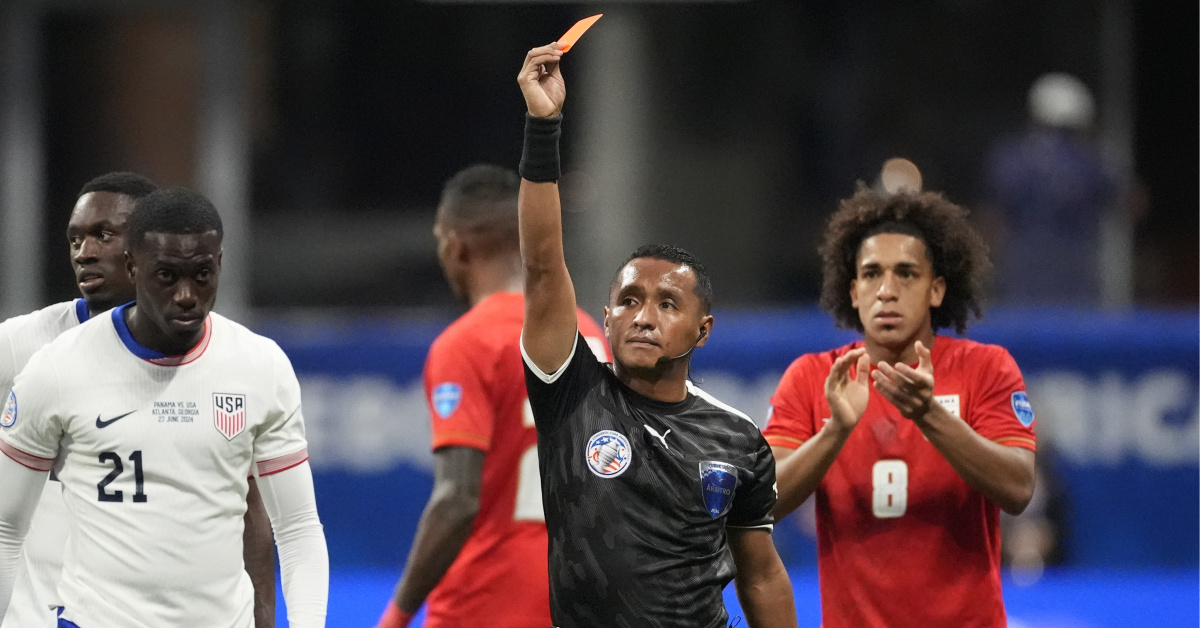 Paraguay maçına El Salvadorlu hakem!