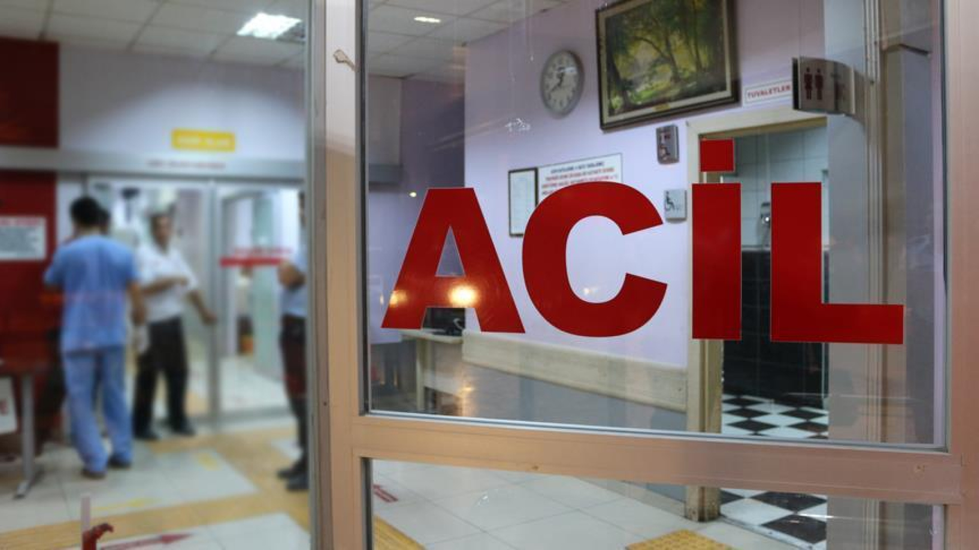 Trabzon'da 12 ortaokul öğrencisi zehirlenme şüphesiyle hastaneye kaldırıldı