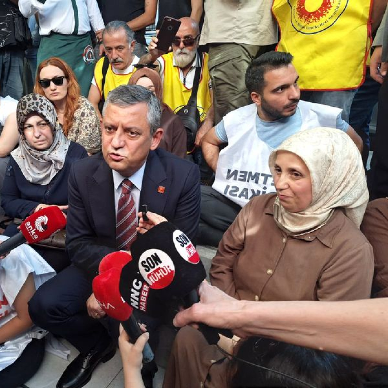 Özel, öğretmenleri ziyaret etti