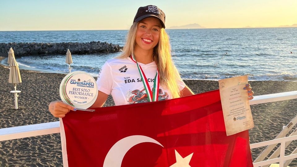 Ultra maraton yüzmede tarihi başarı!