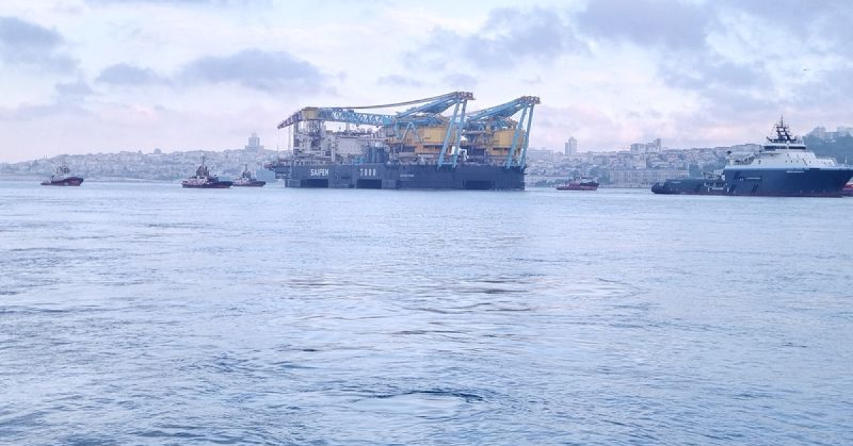 İstanbul Boğazı 14 saat gemi trafiği kapandı