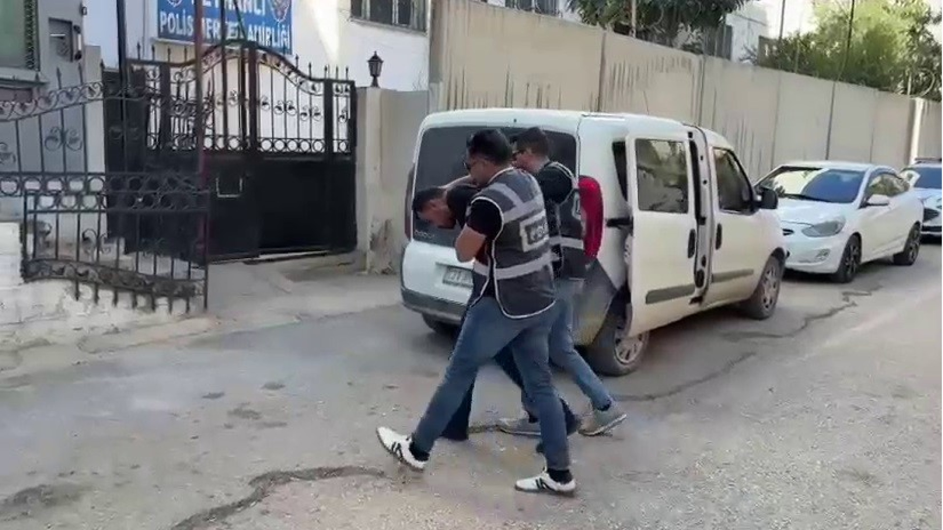 Evlenmek istediği kızın kardeşini öldüren şahıs sınırda yakalandı