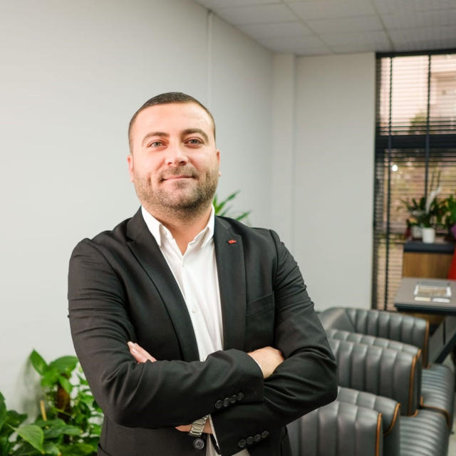 Seferihisar Belediyesi'ne 6 gözaltı