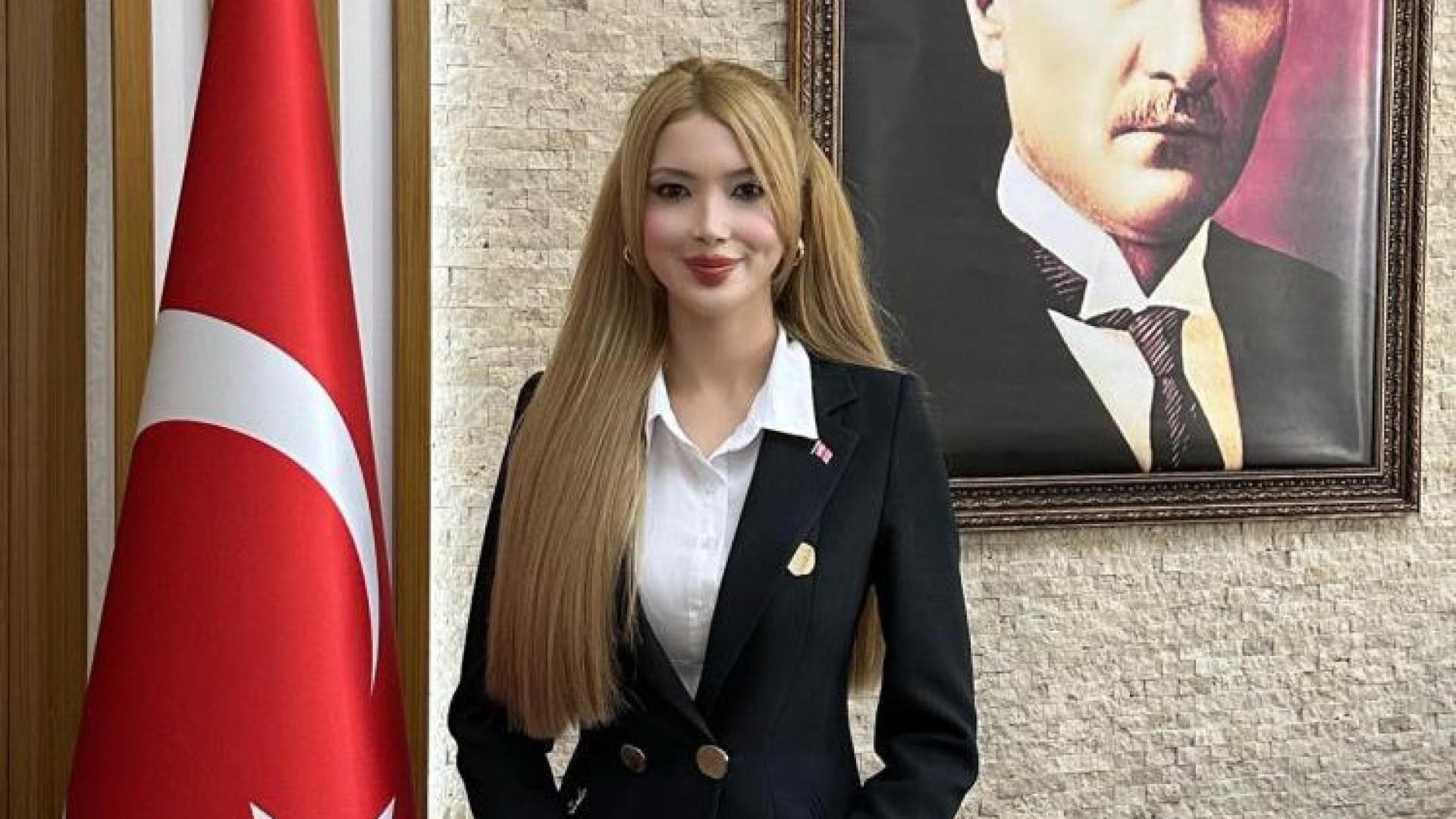 'Barbie Kaymakam' Tuğçe Orhan, Burdur Vali Yardımcılığına Atandı