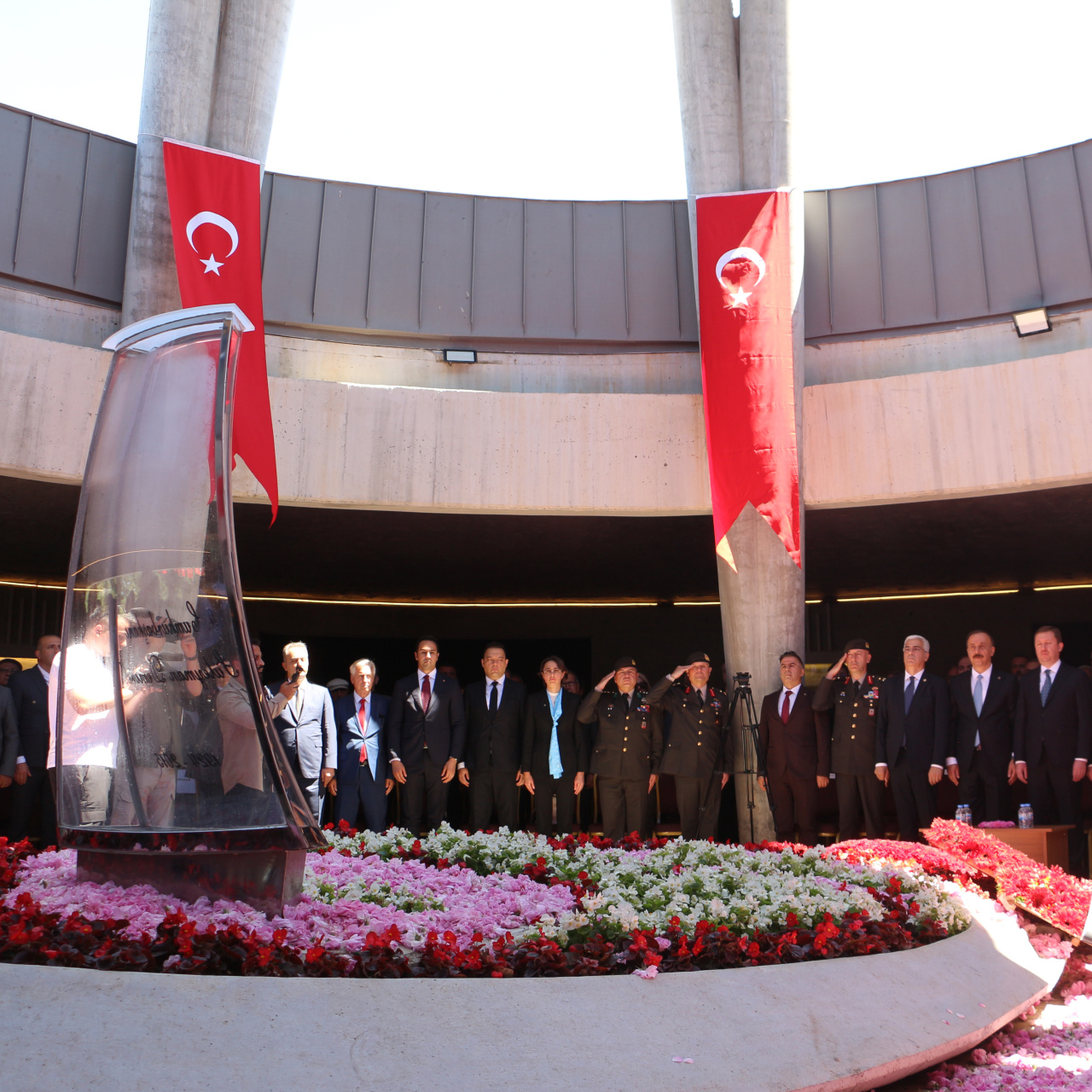 Demirel, kabri başında anıldı