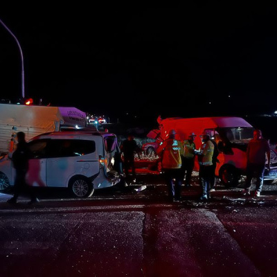 Niğde'de 3 araç çarpıştı, 10 kişi yaralandı