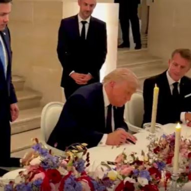 Beyaz Saray, Trump'ın İran mutabakatını imzaladığı anları paylaştı