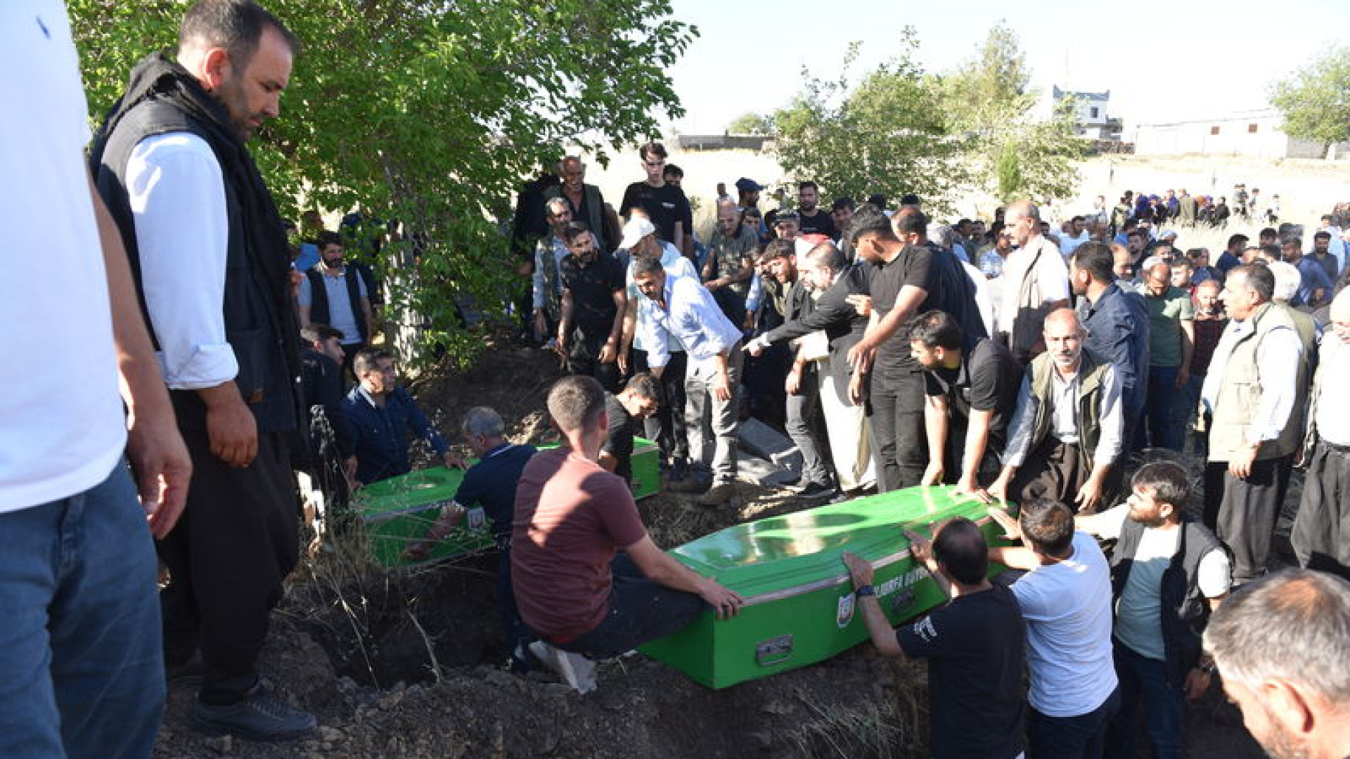 4, 5 ve 12 yaşındaki 3 kardeş trafik kazasında hayatını kaybetti