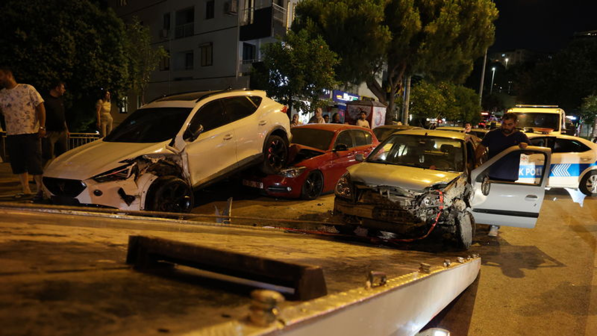 Park halindeki araçlara çarptı... Kalp krizi geçiriyordu!