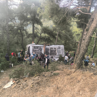 Servis şarampole devrildi: 22 yaralı