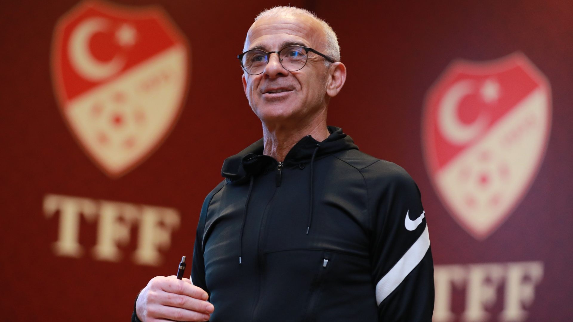 Fenerbahçe'nin futbol direktörü Oğuz Çetin oldu!